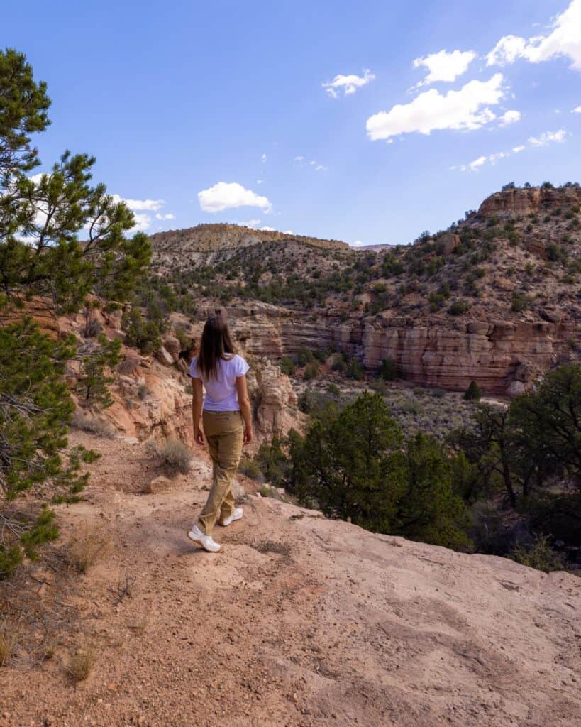 Laura overlooking Escalante canyon Utah red rock hoodoos 5-day itinerary