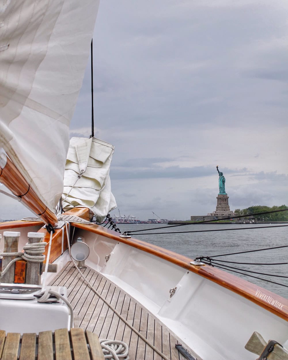 Classic Harbor Line sunset sail NYC - 1920s schooner on the Hudson River